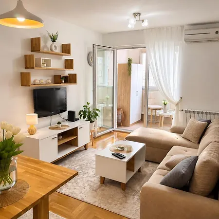 Apartamento Bright & Cozy Apartment, 5 Min From Airport Saraievo