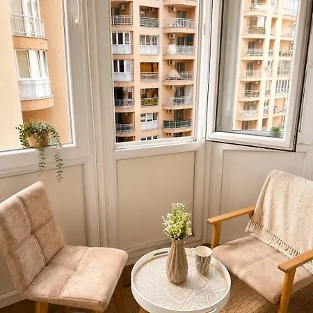 Bright & Cozy Apartment, 5 Min From Airport Apartamento Saraievo