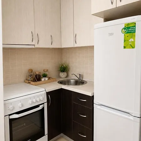 Bright & Cozy Apartment, 5 Min From Airport Apartamento Saraievo
