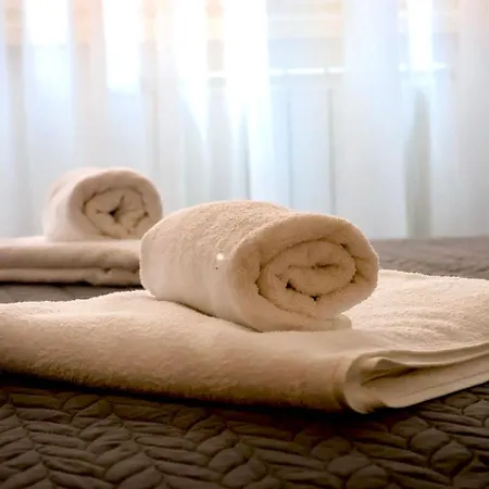 Bright & Cozy Apartment, 5 Min From Airport Apartamento Saraievo