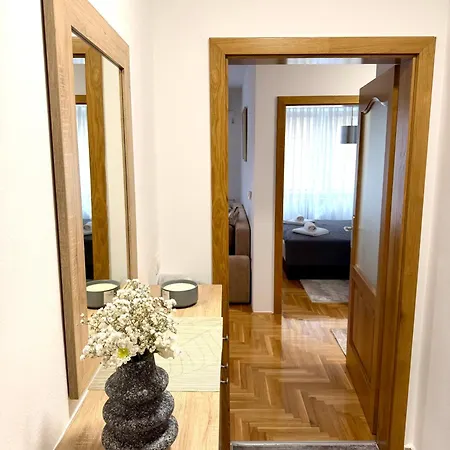 Bright & Cozy Apartment, 5 Min From Airport Apartamento